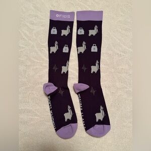 FIGS Compression Socks Trauma Llama Large Nursing Medical Healthcare Purple NWOT